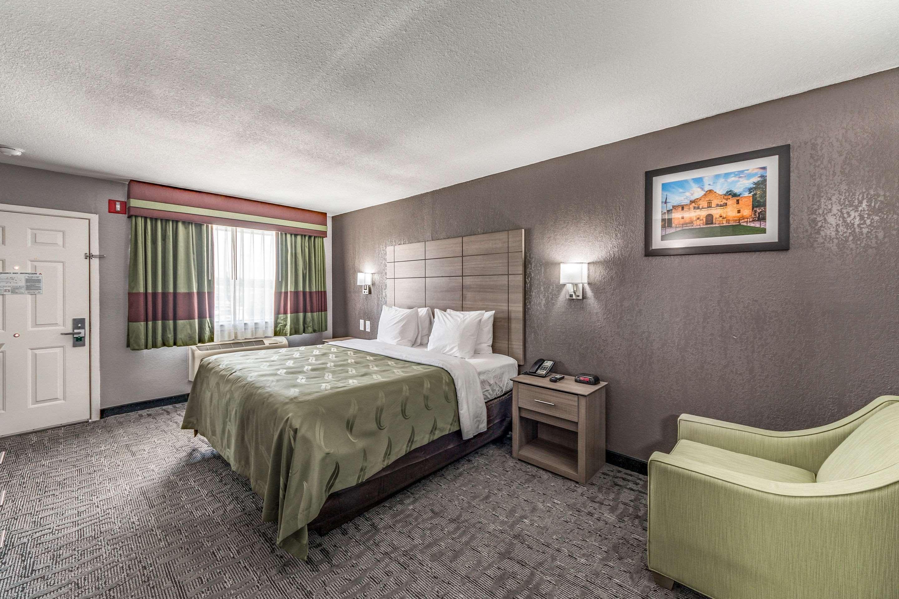 Quality Inn I-10 East Near Frost Bank Center Сан-Антонио Экстерьер фото