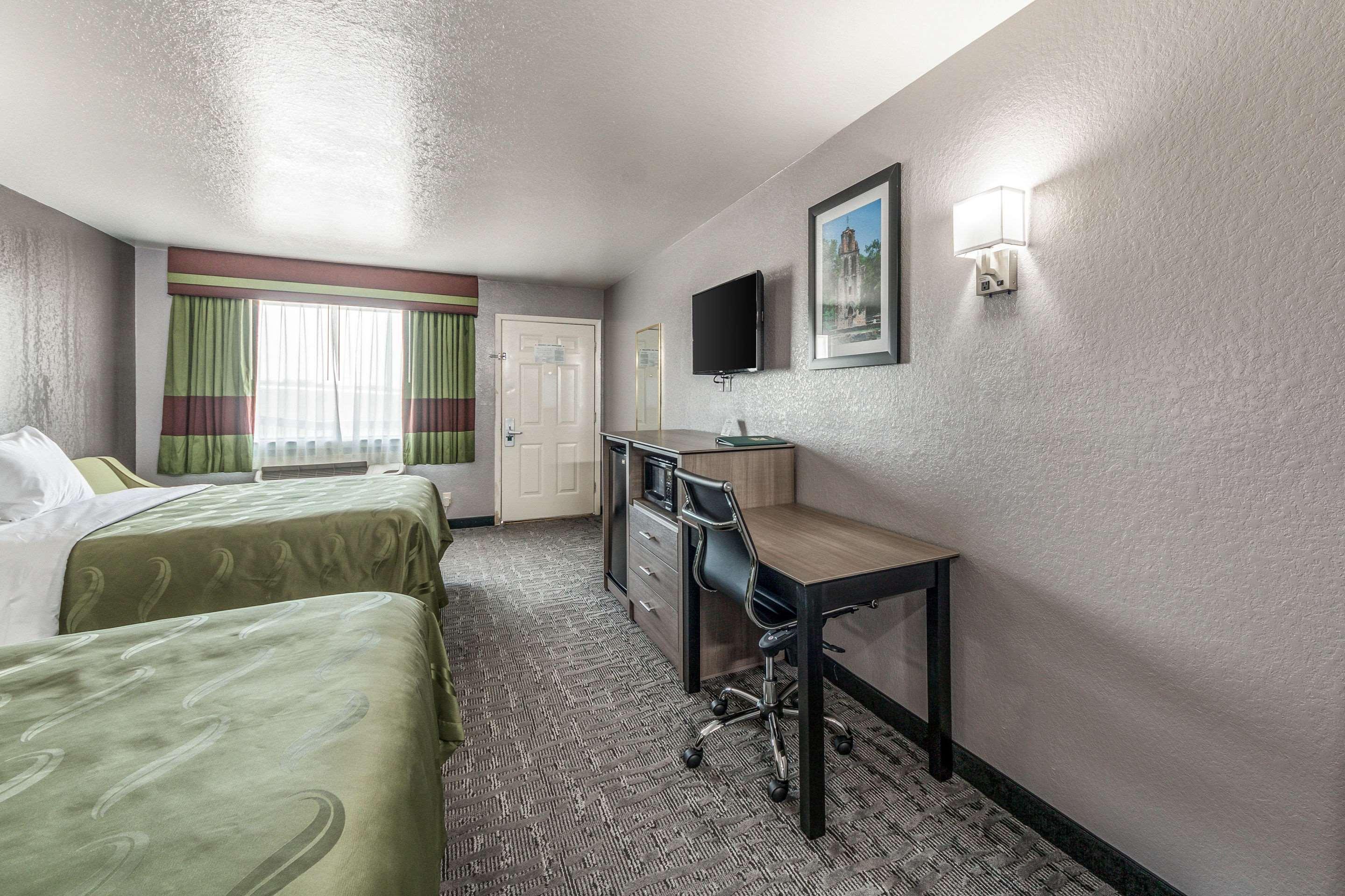 Quality Inn I-10 East Near Frost Bank Center Сан-Антонио Экстерьер фото