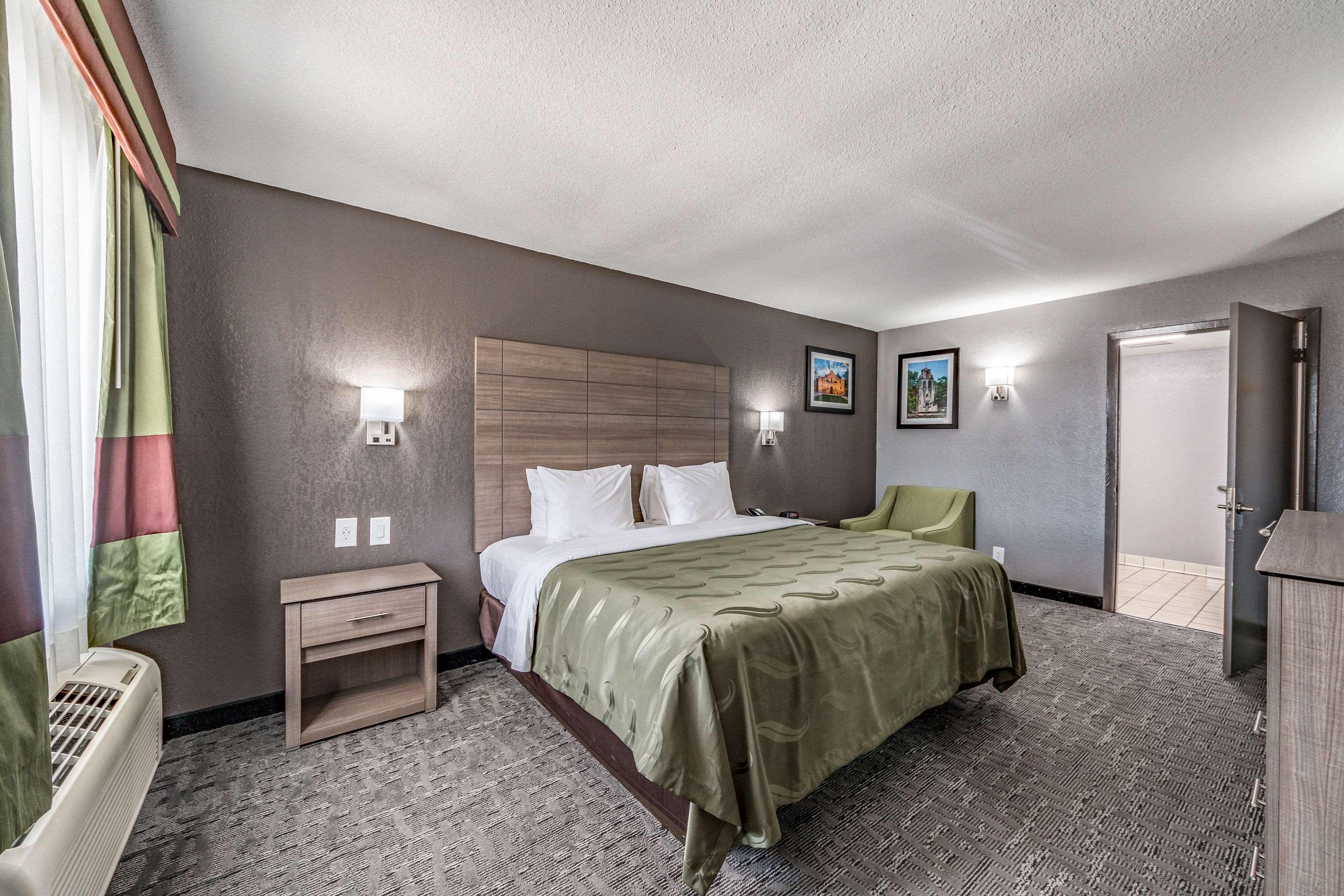 Quality Inn I-10 East Near Frost Bank Center Сан-Антонио Экстерьер фото