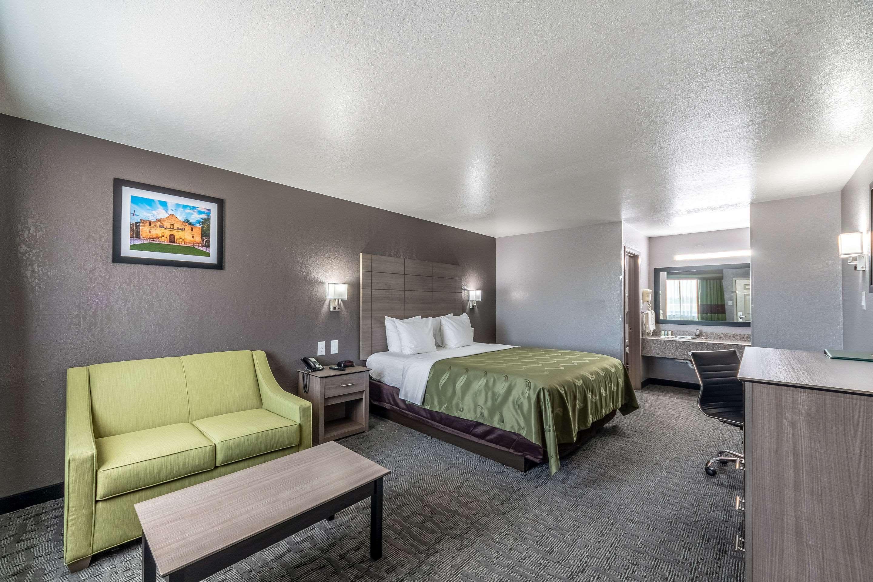 Quality Inn I-10 East Near Frost Bank Center Сан-Антонио Экстерьер фото