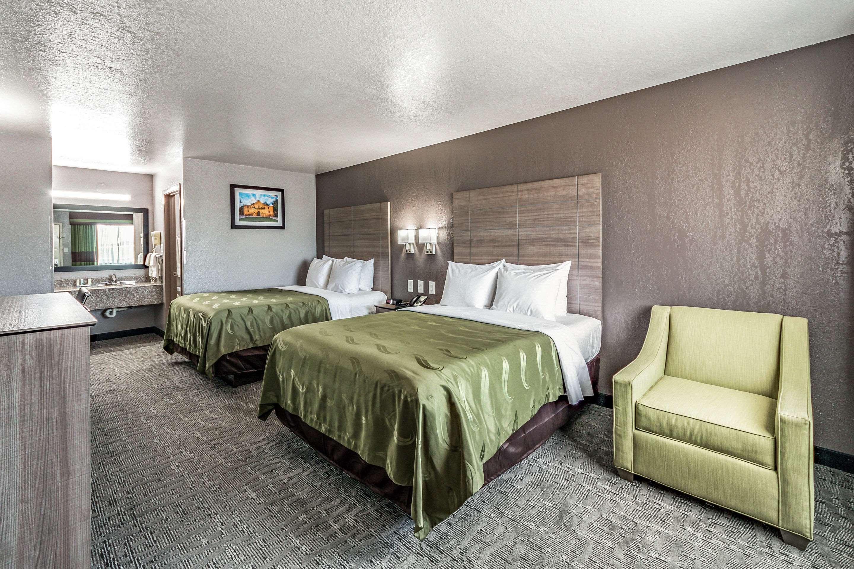 Quality Inn I-10 East Near Frost Bank Center Сан-Антонио Экстерьер фото
