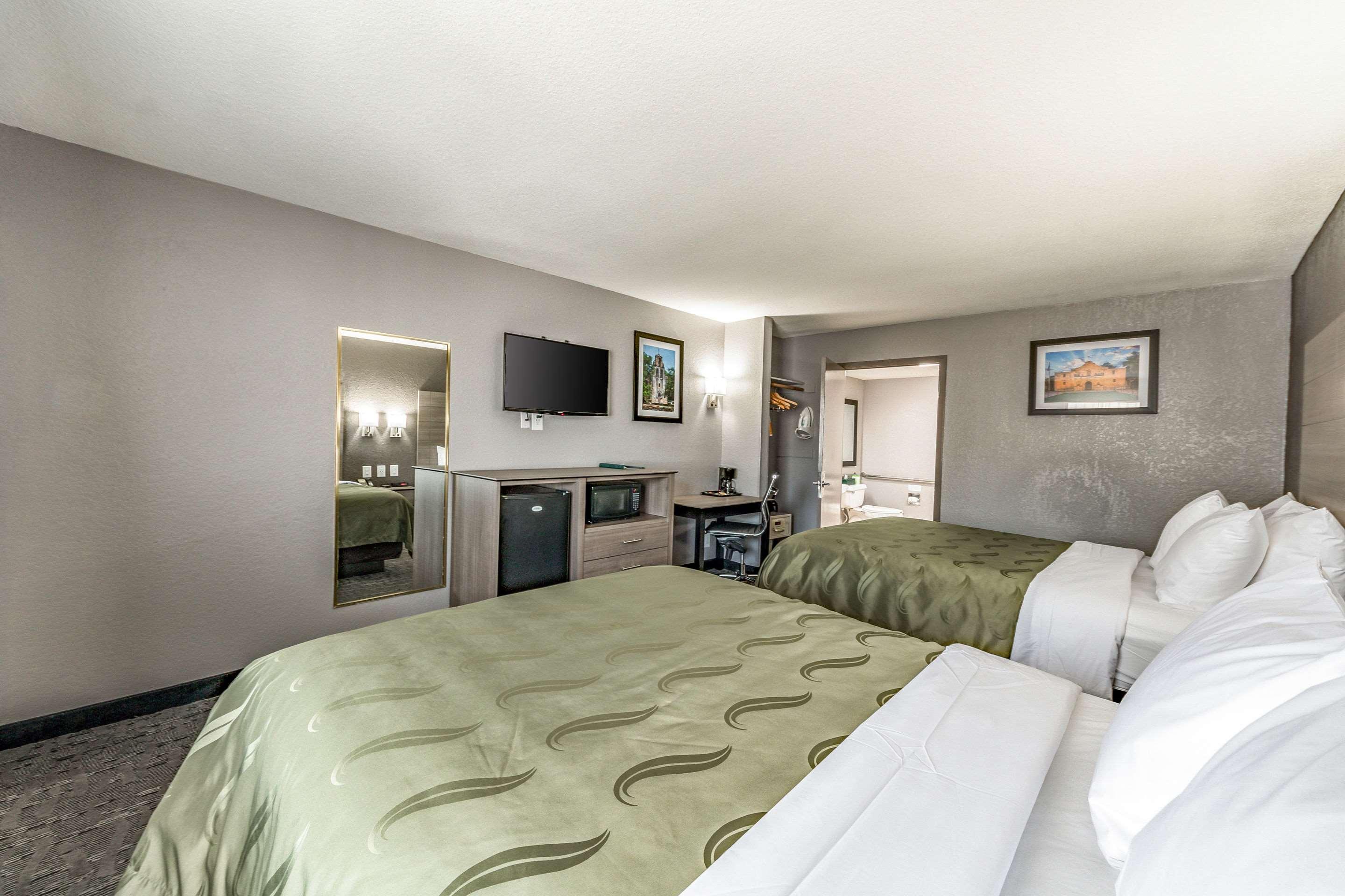 Quality Inn I-10 East Near Frost Bank Center Сан-Антонио Экстерьер фото
